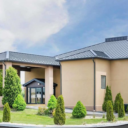 Super 8 By Wyndham Somerset Exterior photo