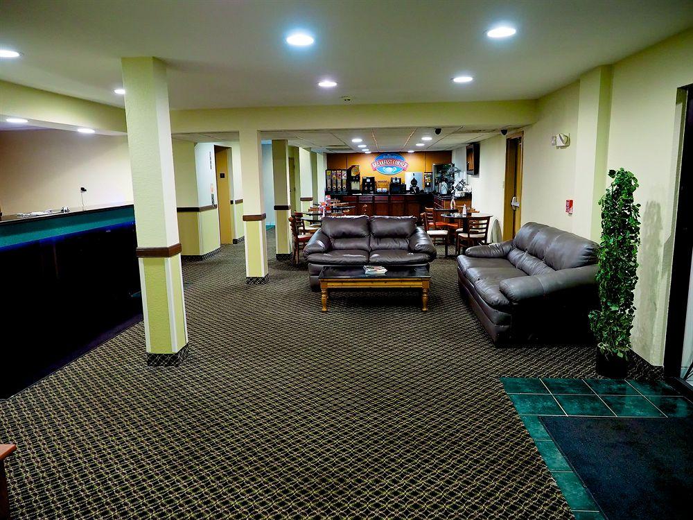 Super 8 By Wyndham Somerset Exterior photo