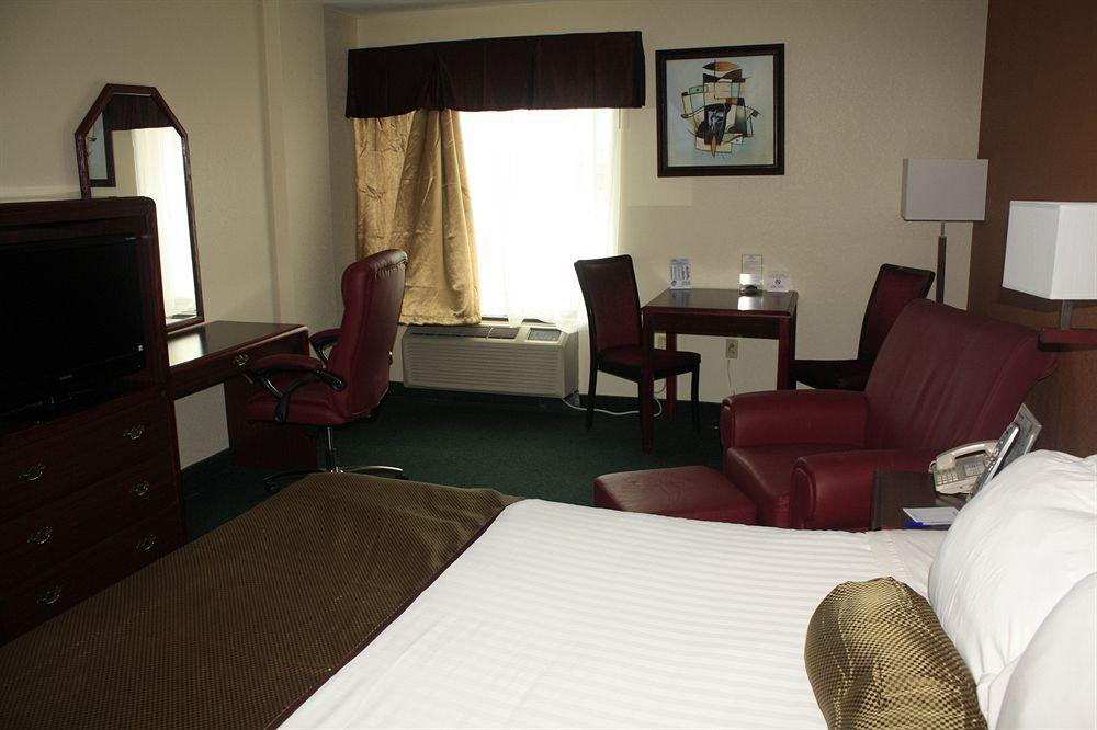 Super 8 By Wyndham Somerset Exterior photo