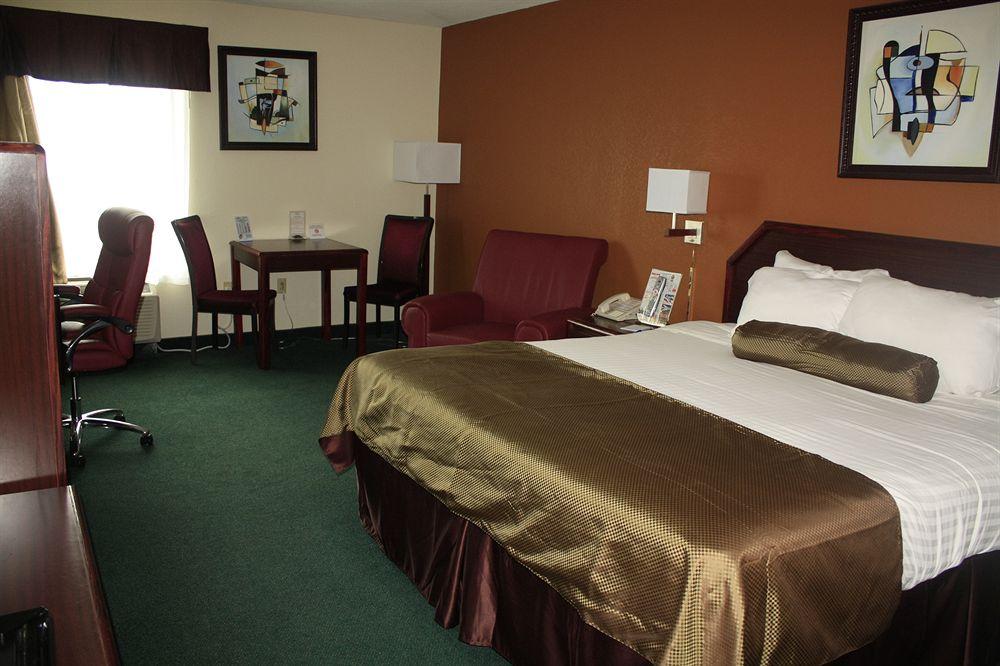 Super 8 By Wyndham Somerset Exterior photo