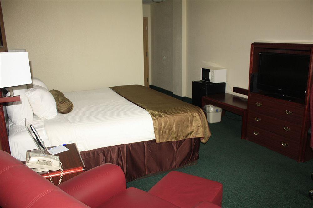 Super 8 By Wyndham Somerset Exterior photo