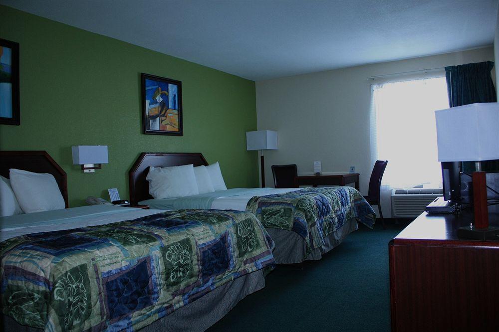 Super 8 By Wyndham Somerset Exterior photo