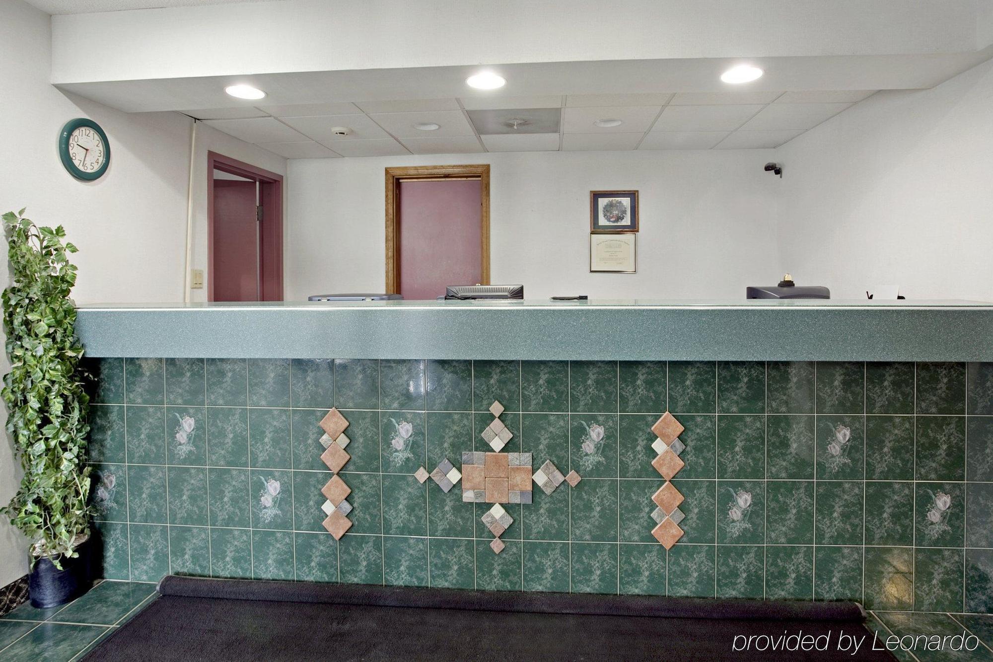 Super 8 By Wyndham Somerset Interior photo