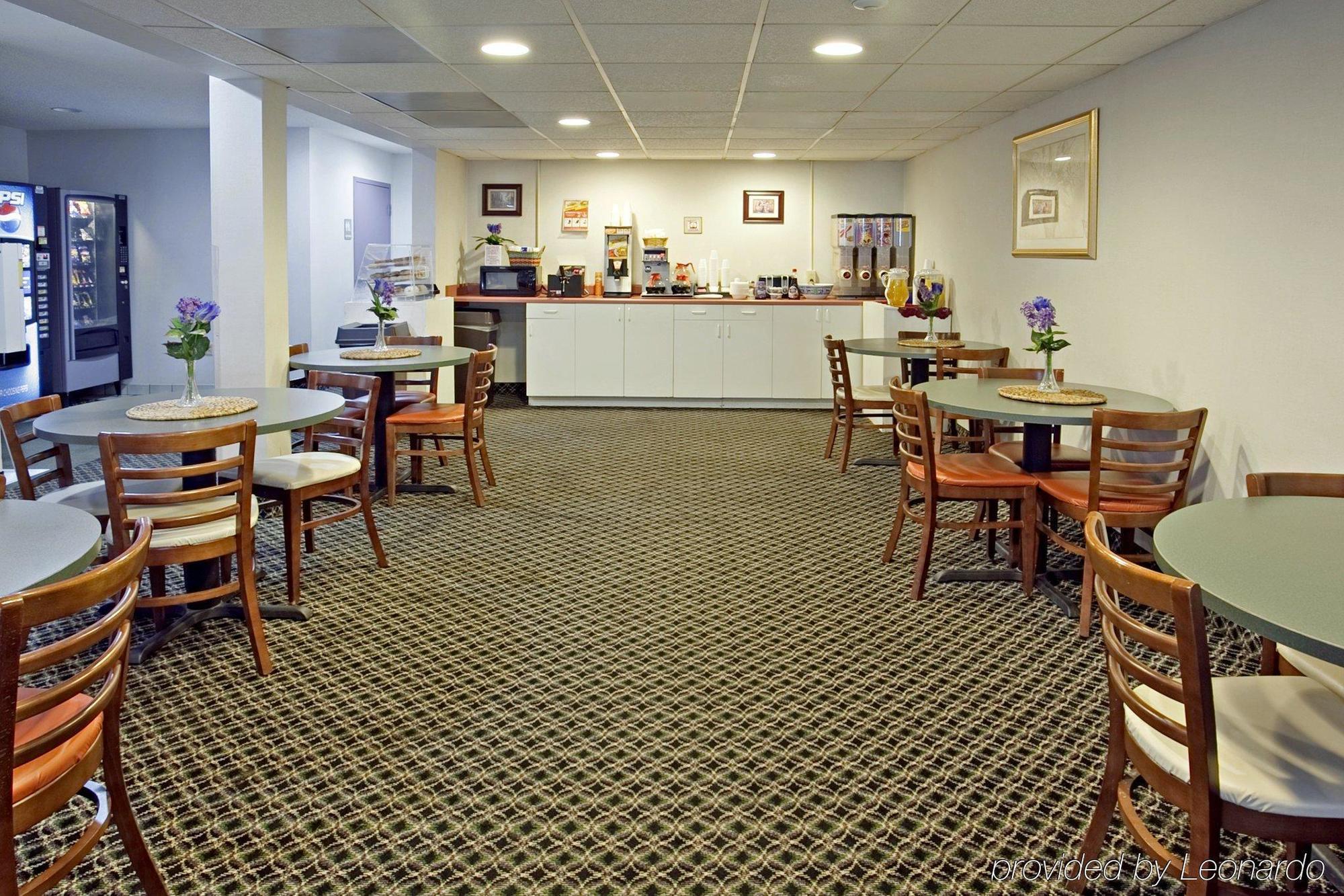 Super 8 By Wyndham Somerset Exterior photo