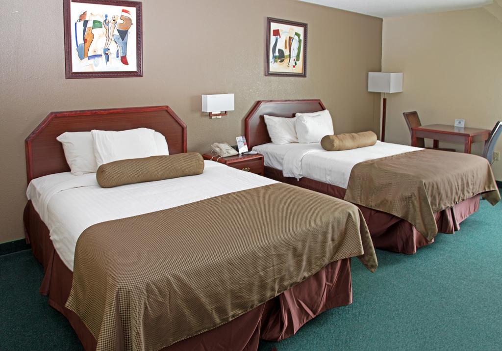 Super 8 By Wyndham Somerset Exterior photo