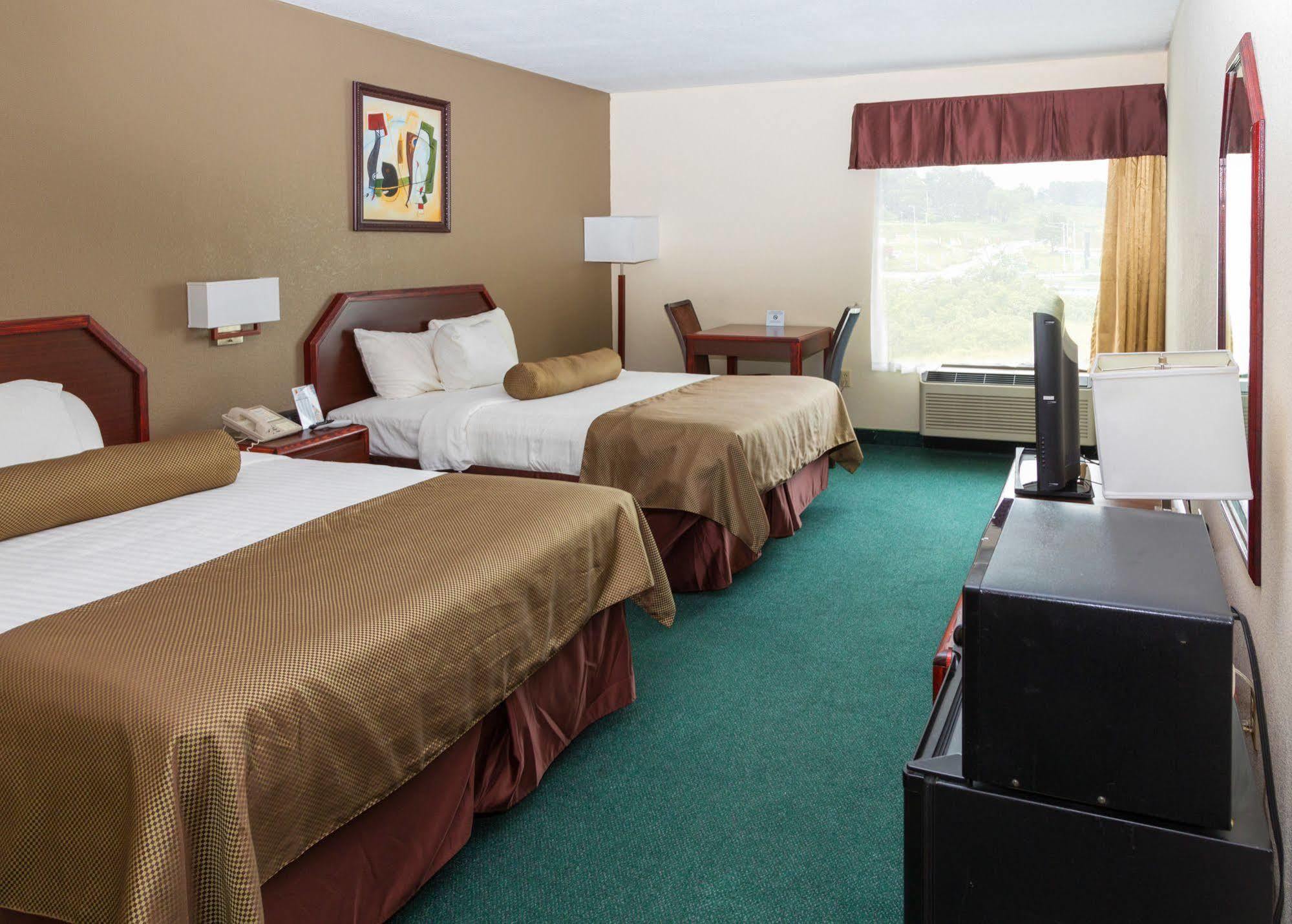 Super 8 By Wyndham Somerset Exterior photo
