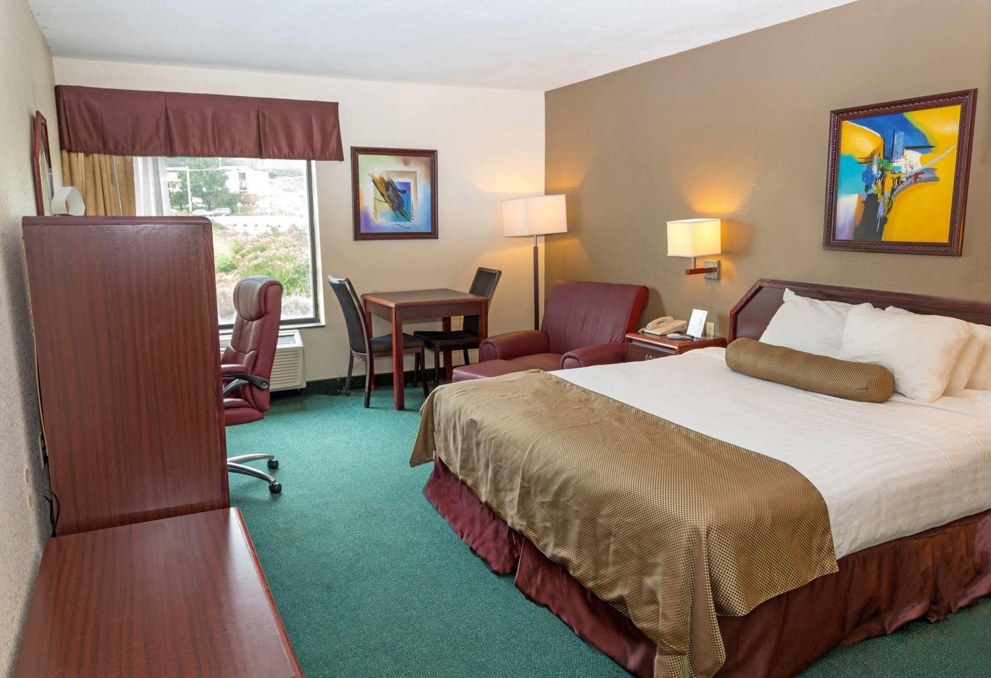 Super 8 By Wyndham Somerset Exterior photo