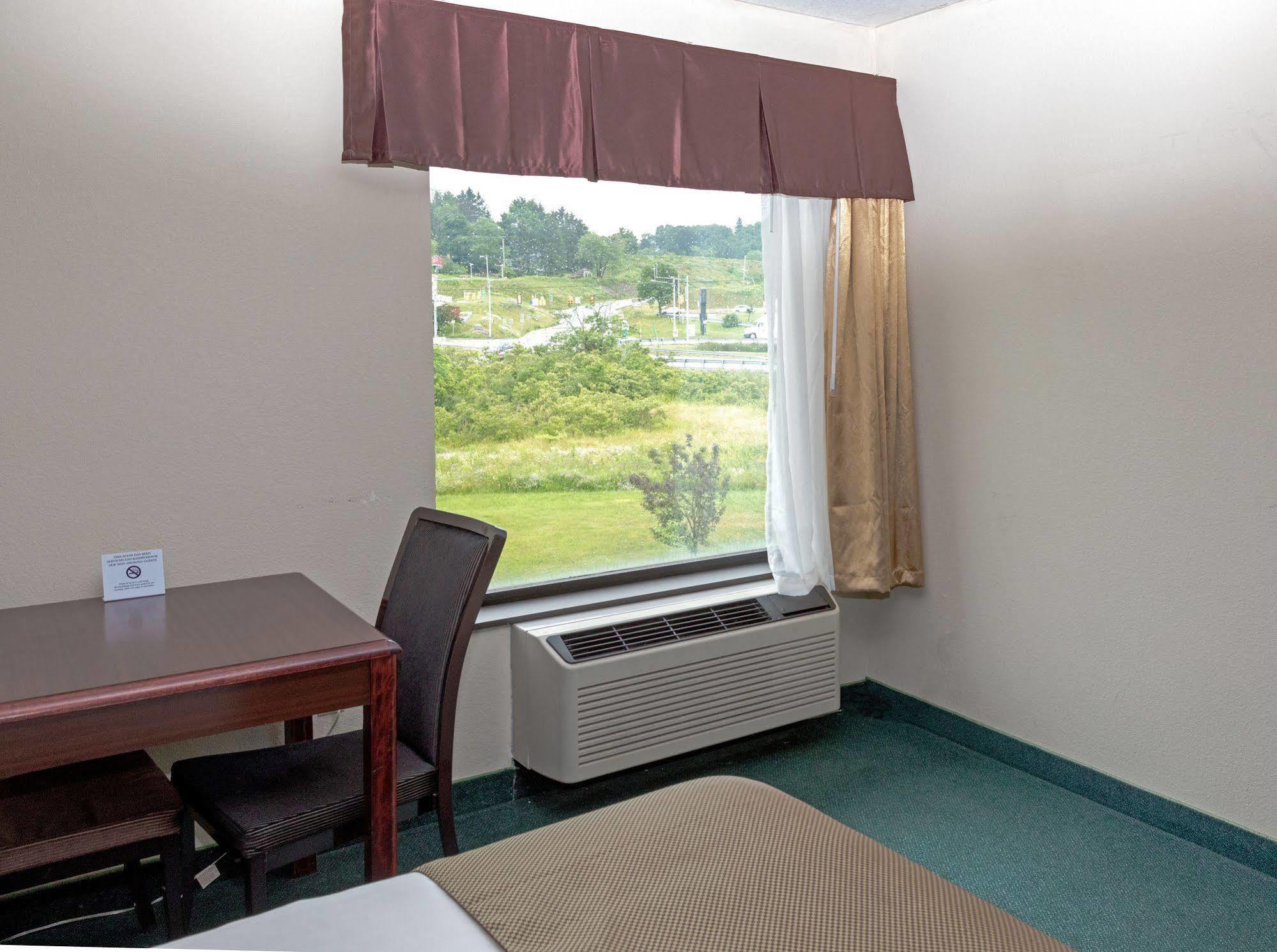Super 8 By Wyndham Somerset Exterior photo