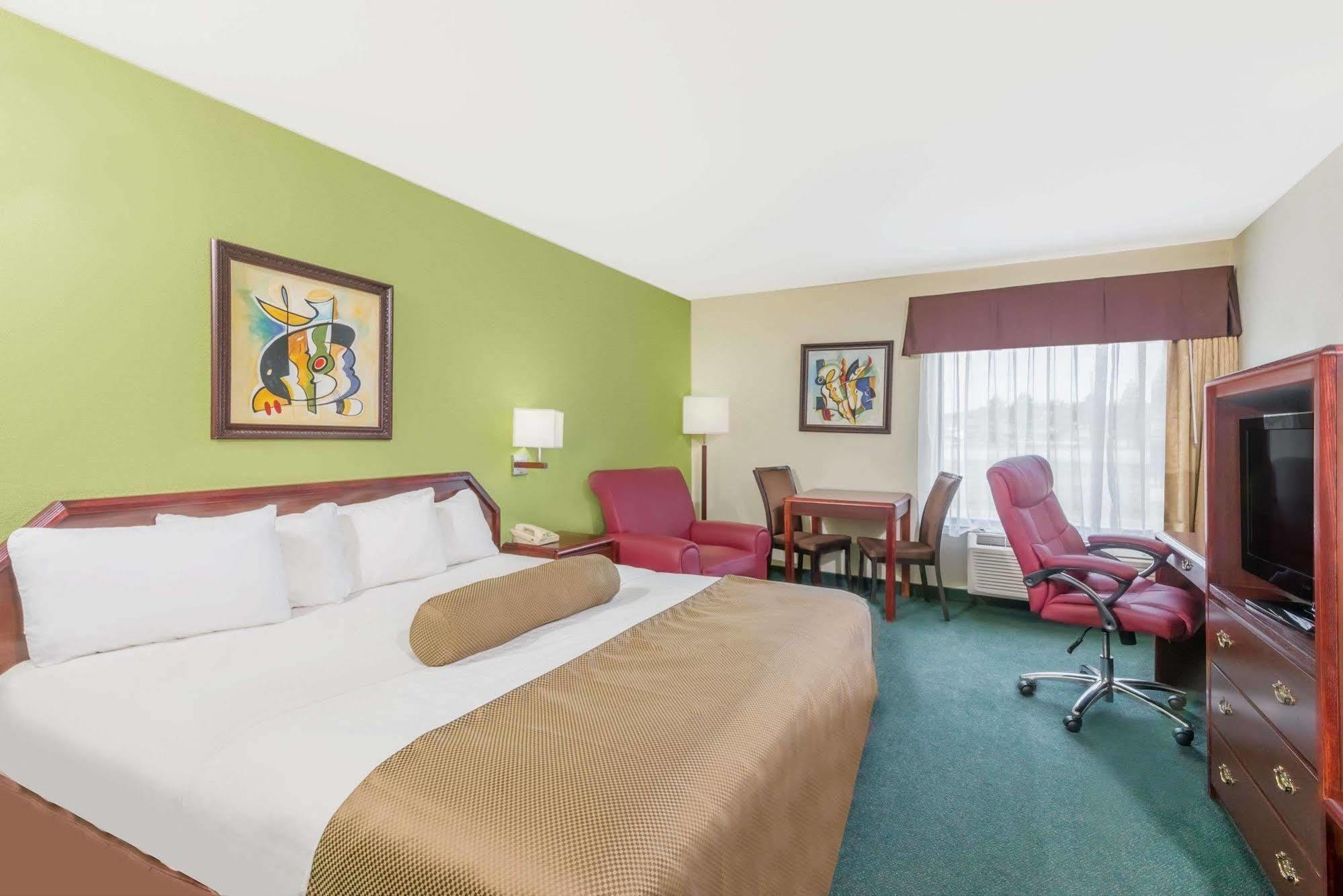 Super 8 By Wyndham Somerset Exterior photo