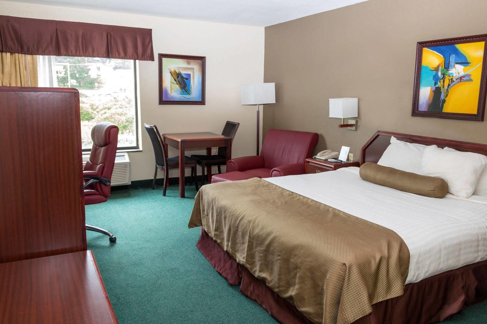 Super 8 By Wyndham Somerset Exterior photo