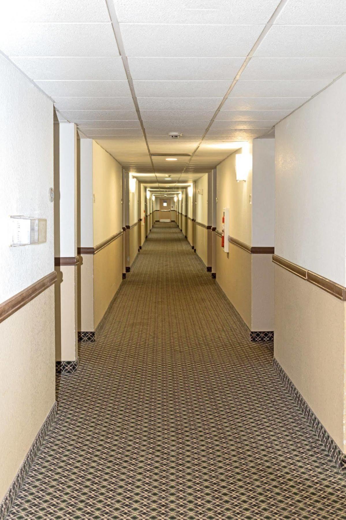 Super 8 By Wyndham Somerset Exterior photo